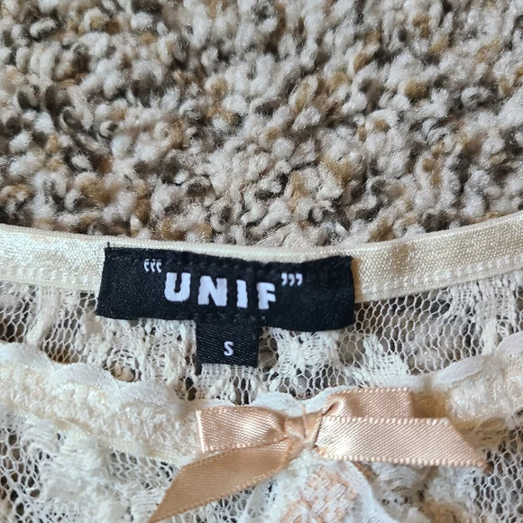 UNIF White Lace Cap Sleeve Crop Blouse - Picture 3 of 4